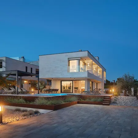 Brand New S58 With Heated Pool * Poreč