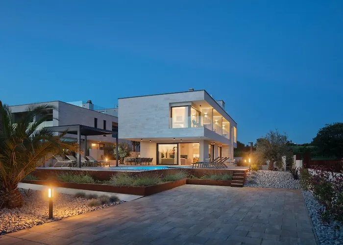 Brand New S58 With Heated Pool * Poreč