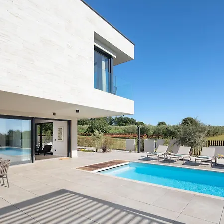 Brand New S58 With Heated Pool *