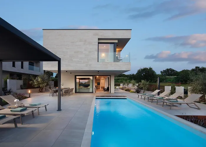 Brand New S58 With Heated Pool *