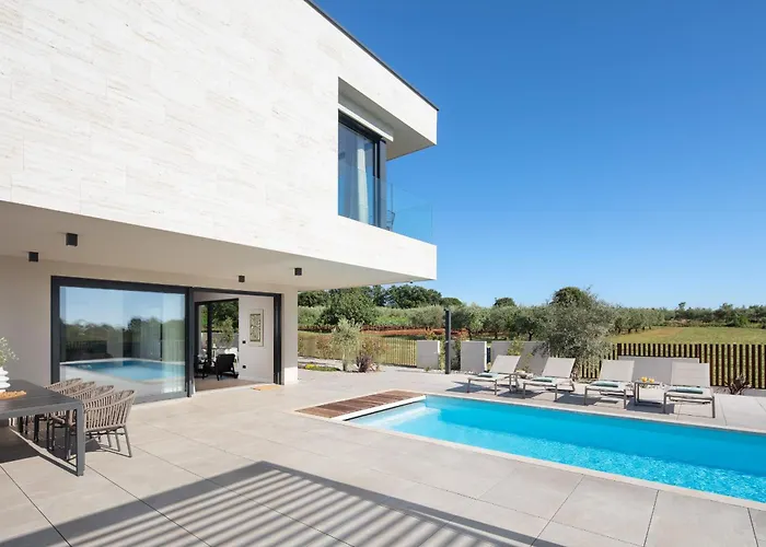 Brand New S58 With Heated Pool *