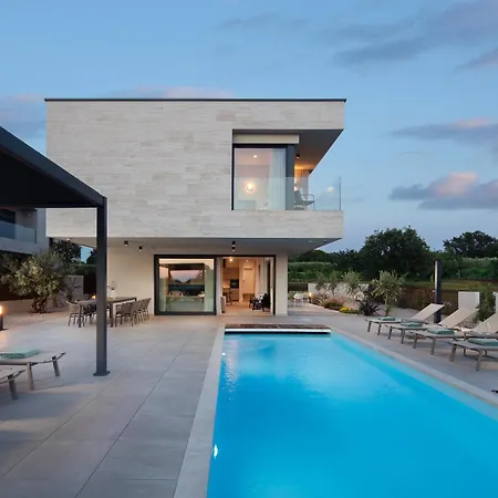 Brand New S58 With Heated Pool *